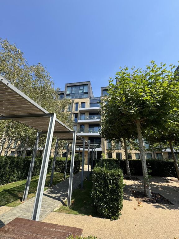 Property photo 1 of 21 A Contemporary Two Bedroom Apartment With A South-West Facing Balcony