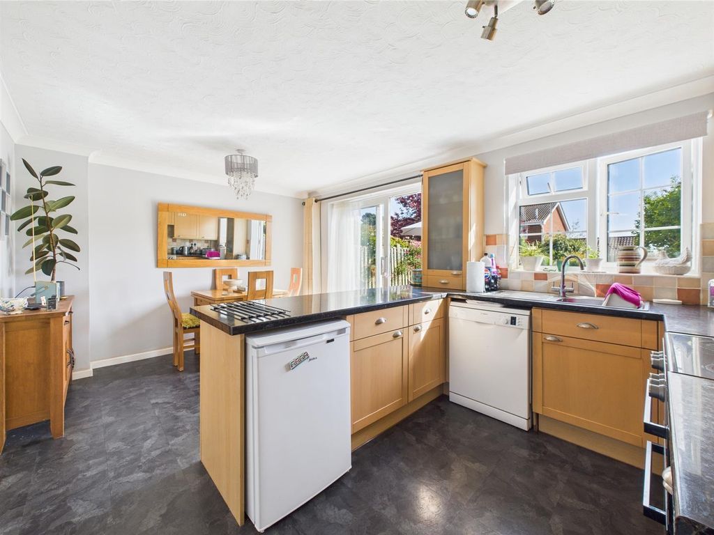 Property photo 3 of 17 Kitchen/Dining Room