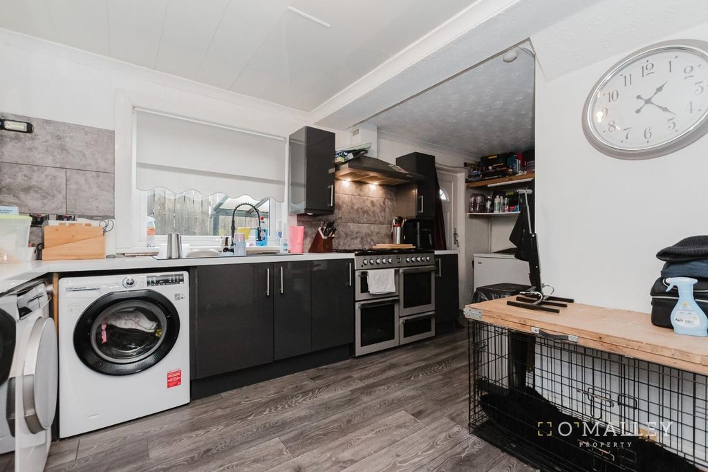 Property photo 3 of 13 Kitchen