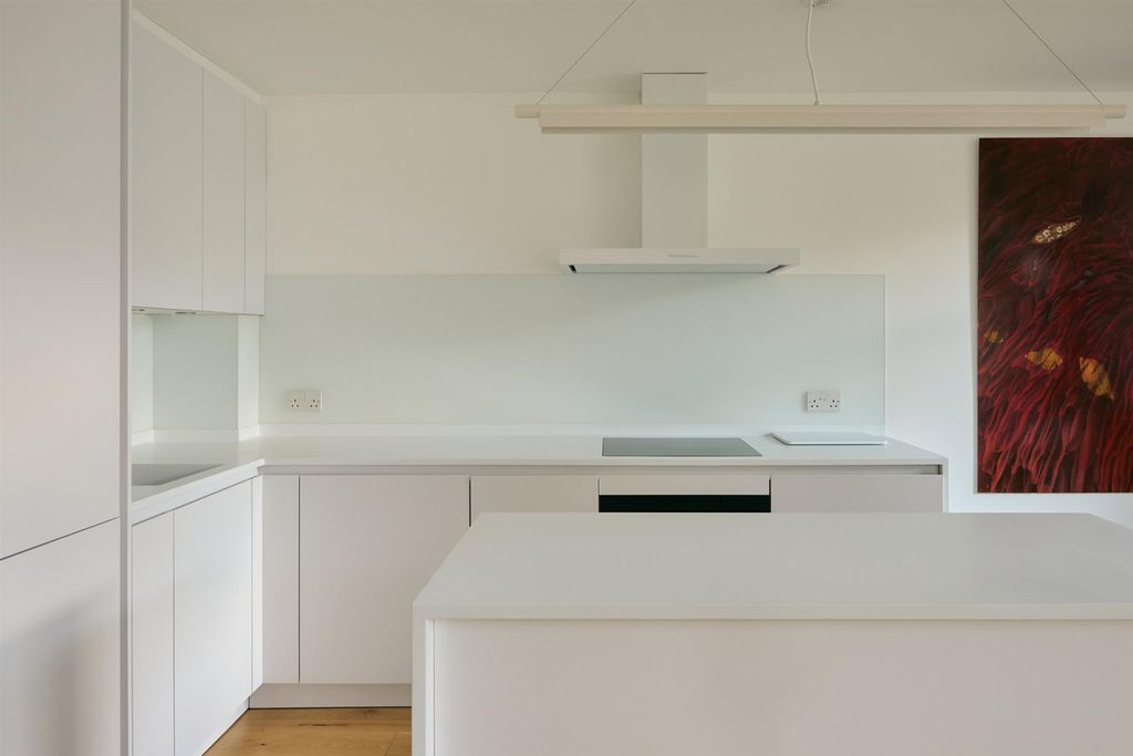 Property photo 2 of 37