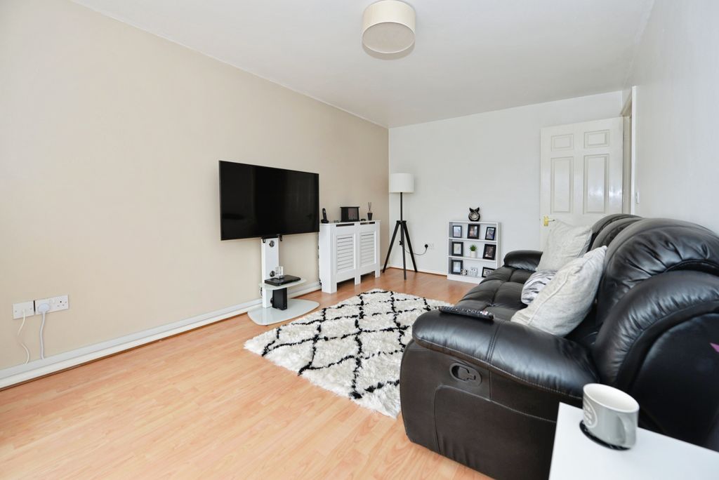 Property photo 3 of 11