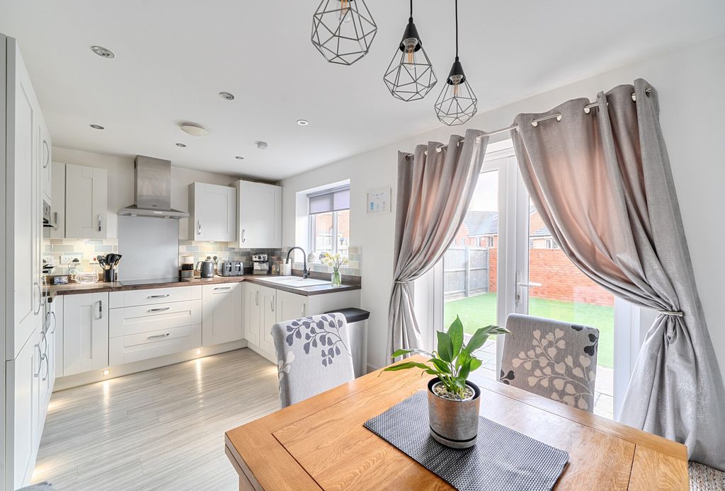 Property photo 1 of 20 1416051-20-698E0B...