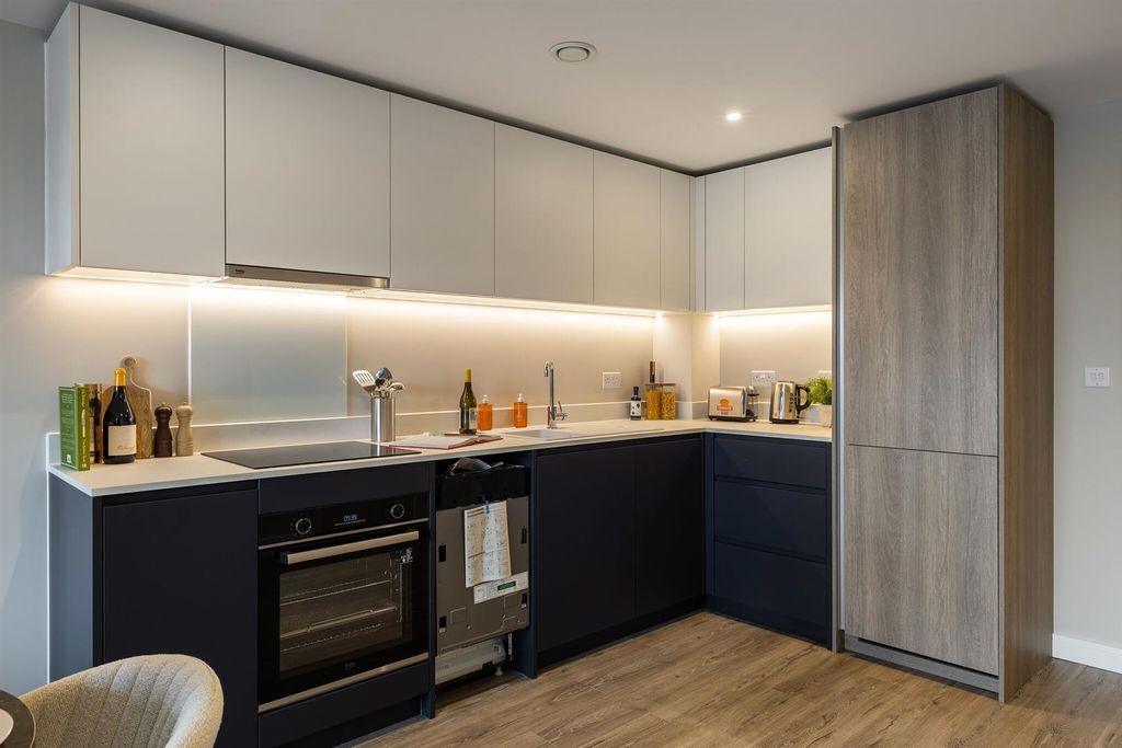 Property photo 2 of 24 114275_51 Palmer House Parr S Way-16_Low.Jpg