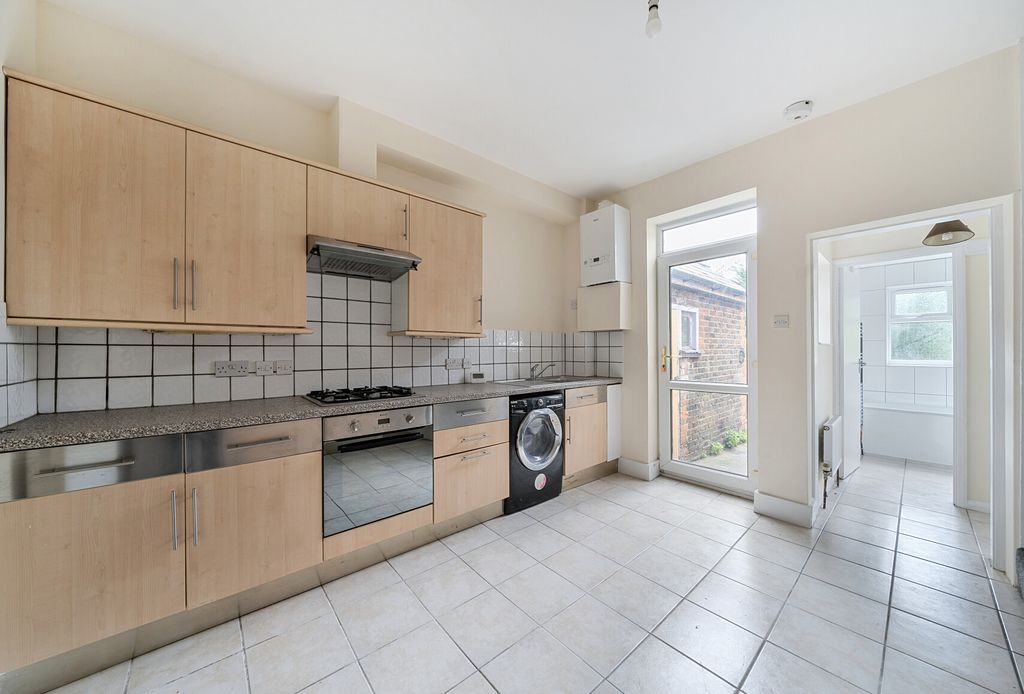 Property photo 1 of 9 1304536-7-6841934...
