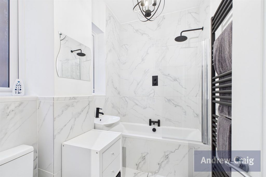 Property photo 3 of 10 Bathroom