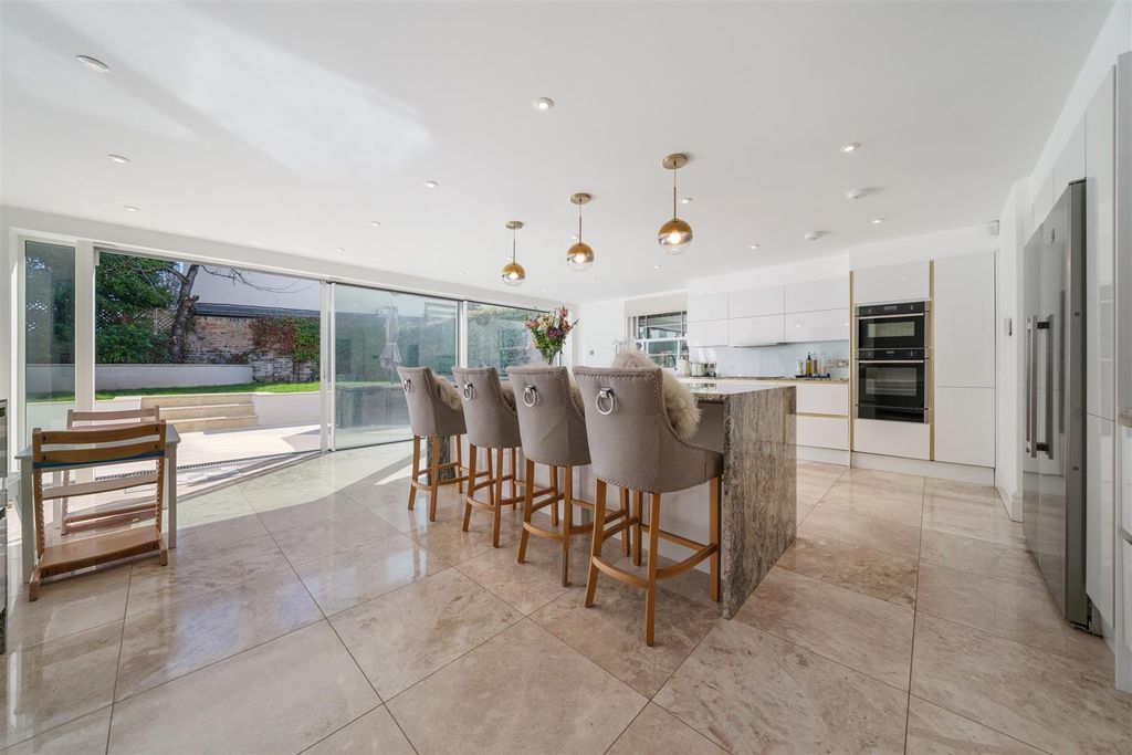 Property photo 3 of 12 29 Acacia Road Nw8 6Ar-No Watermark-10.Jpg