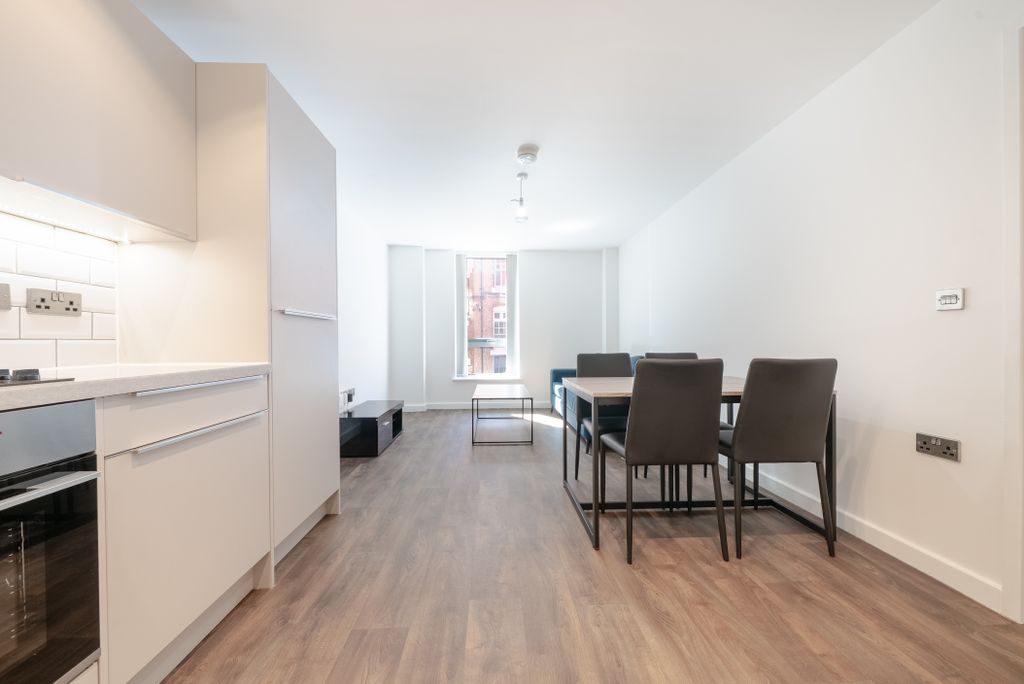 Property photo 2 of 14 Moseley Gardens Apt3 00002