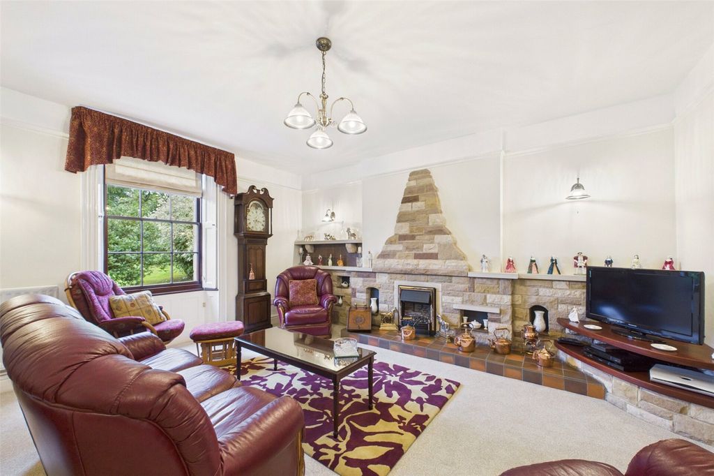 Property photo 2 of 41 Picture No. 30