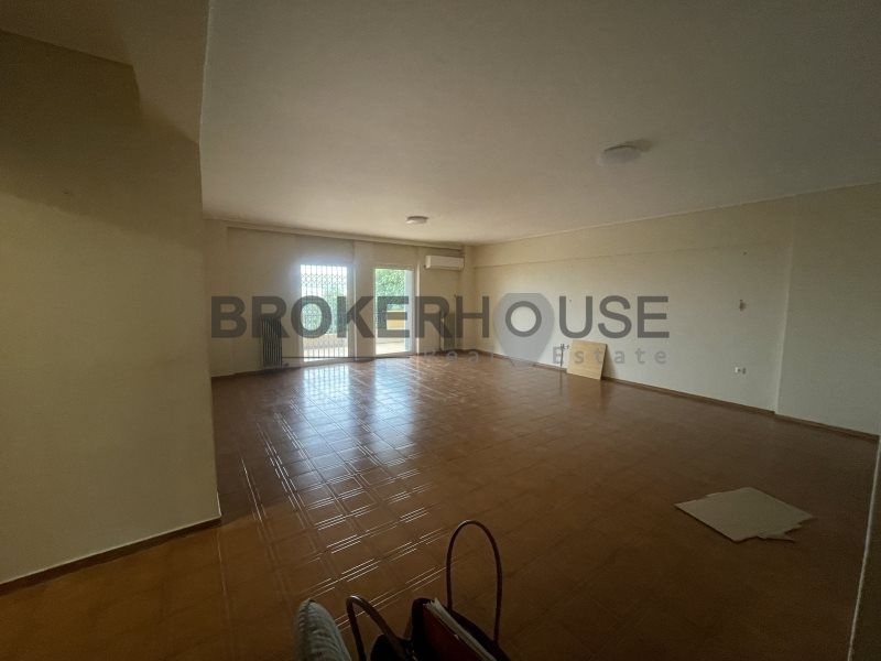 Property photo 2 of 27