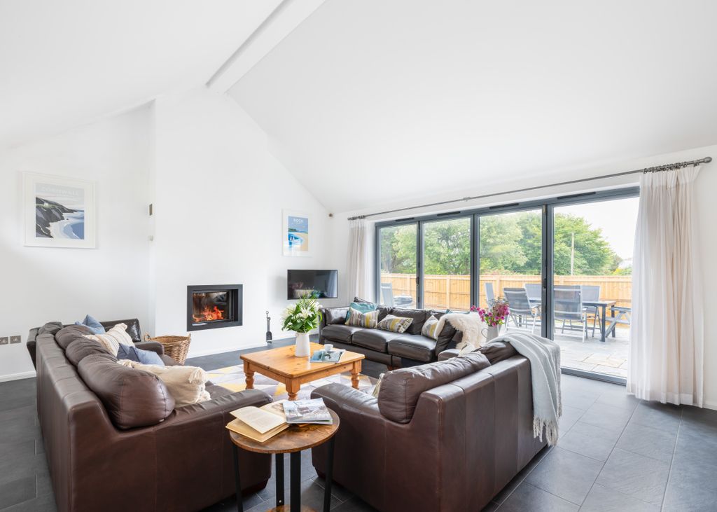Property photo 3 of 21 669687907A82A_Lerryn New-21