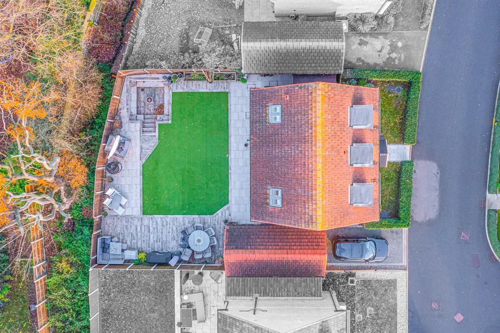 Property photo 2 of 27