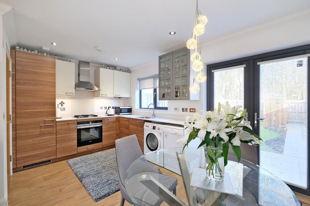 Property photo 3 of 12 Dining Kitchen