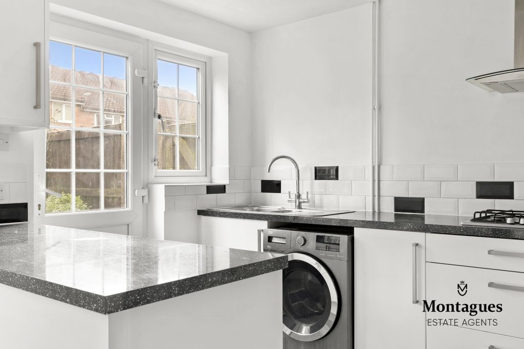 Property photo 3 of 19 Photo 11