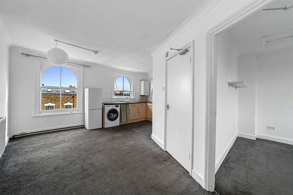 Property photo 3 of 9 Reception