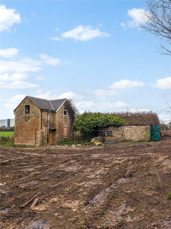 Property photo 3 of 8 Side Elevation