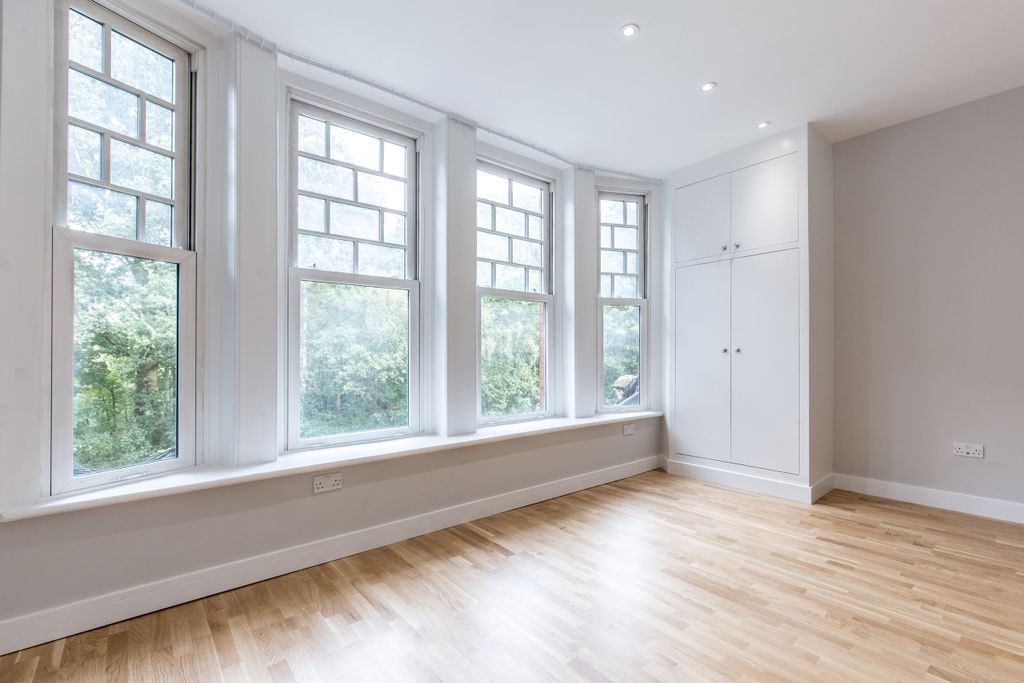 Property photo 3 of 9 Living_Room