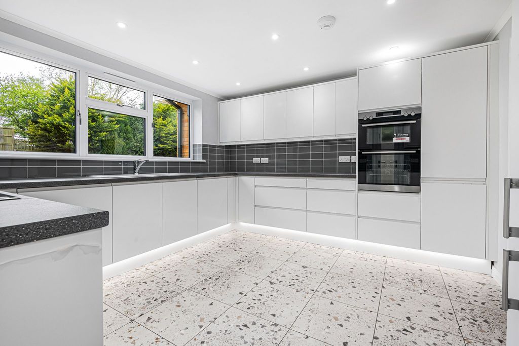 Property photo 3 of 18 Photograph 10