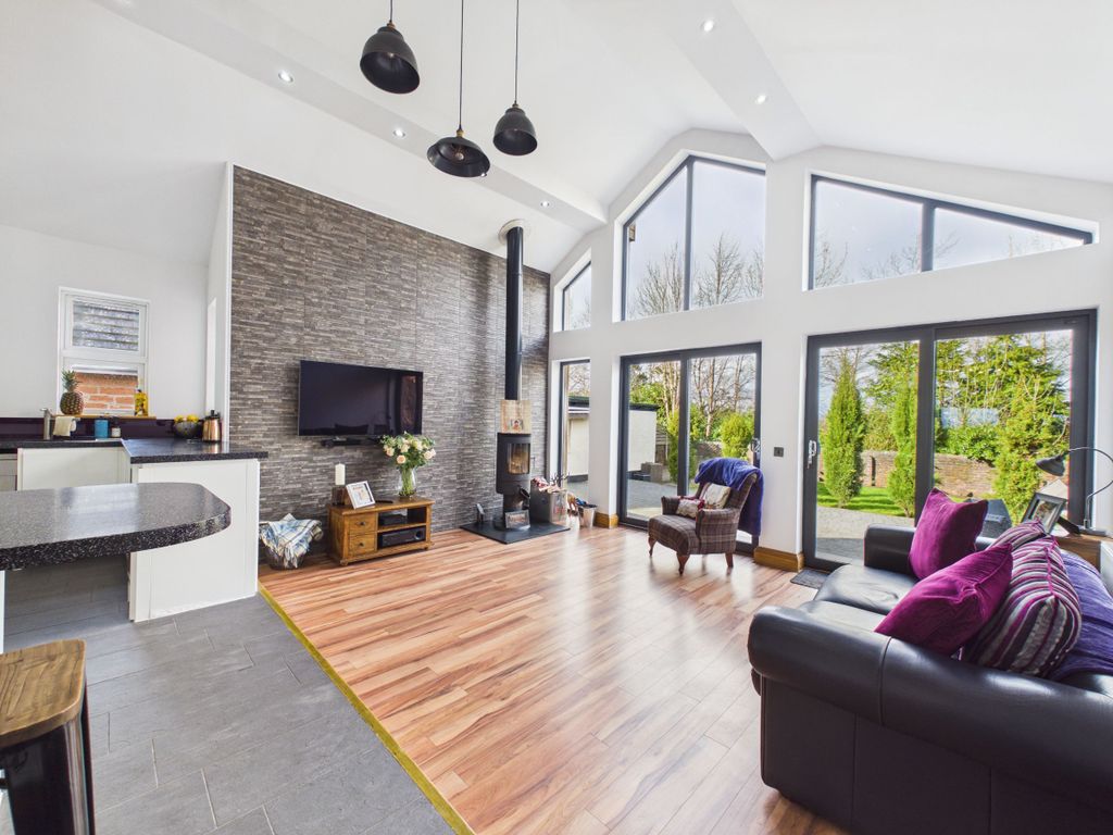 Property photo 3 of 34