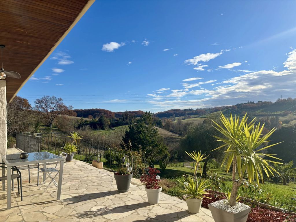 Property photo 2 of 27