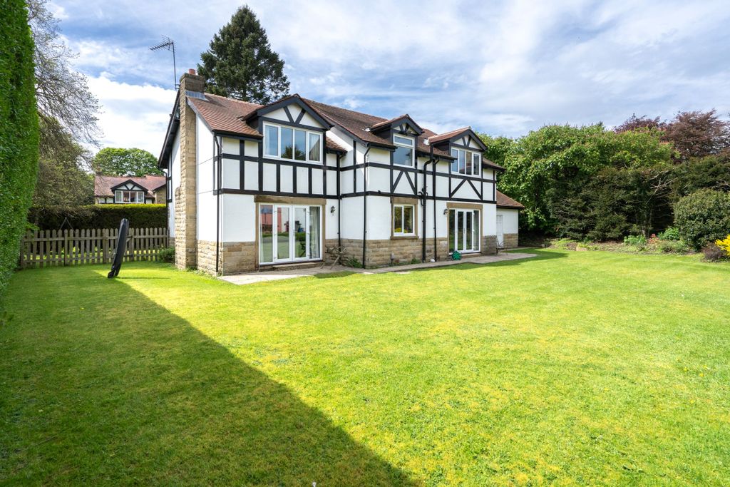 Property photo 2 of 27