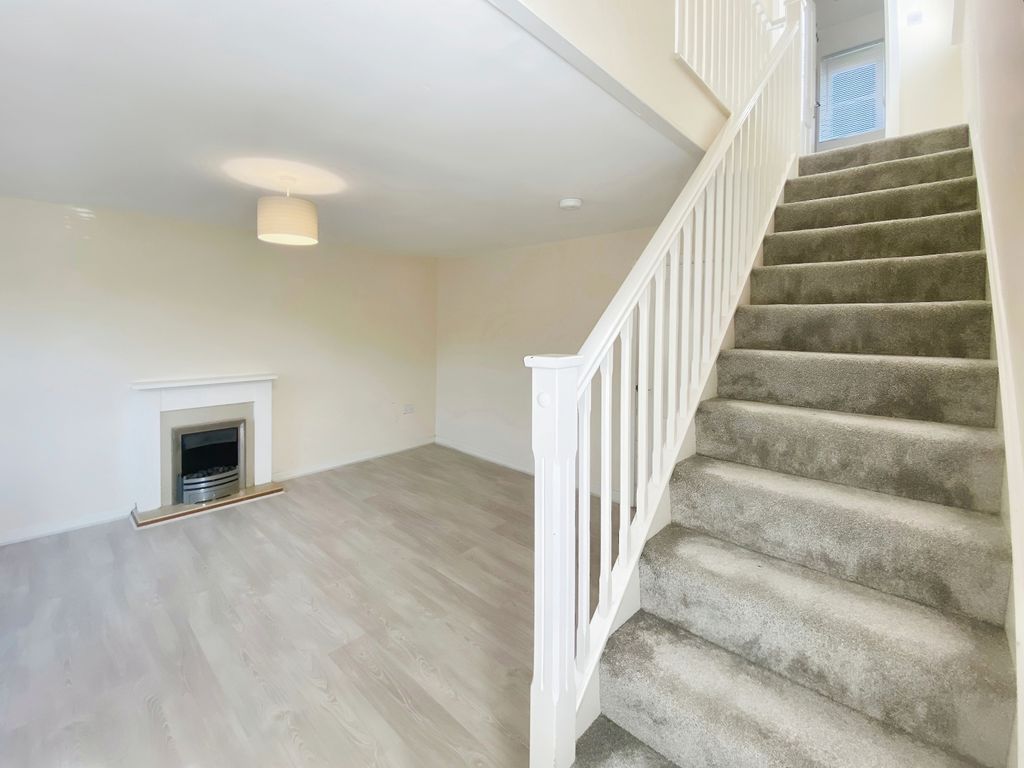 Property photo 3 of 11 Living Room