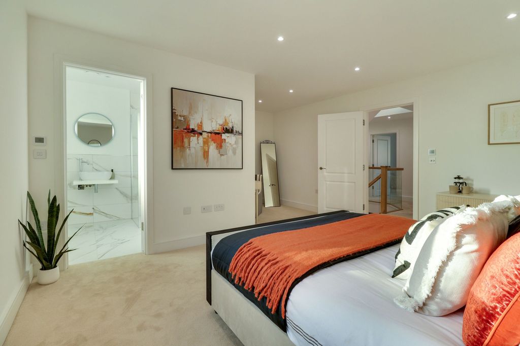 Additional image 19 of 4 bed semi-detached house for saleHurst Road, East Molesey KT8