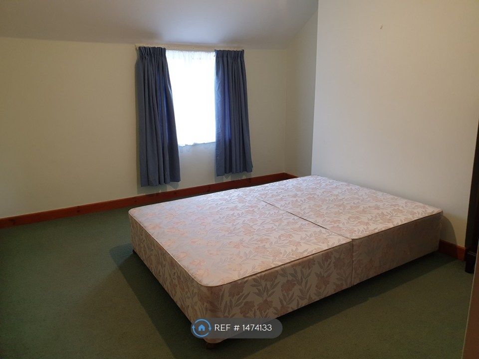Property photo 2 of 7 Main Bedroom