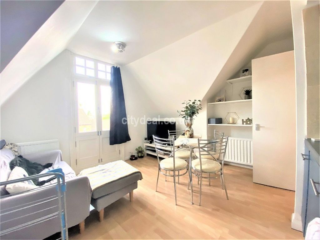 Property photo 1 of 6