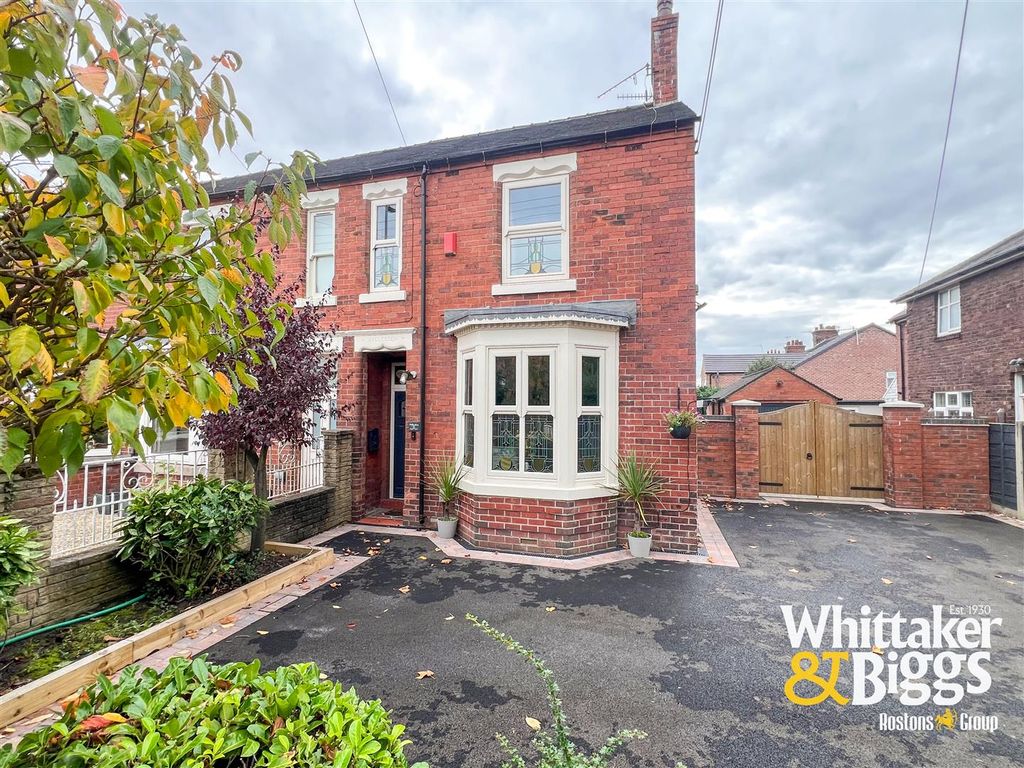 Property photo 1 of 26 Frontage &amp; Driveway