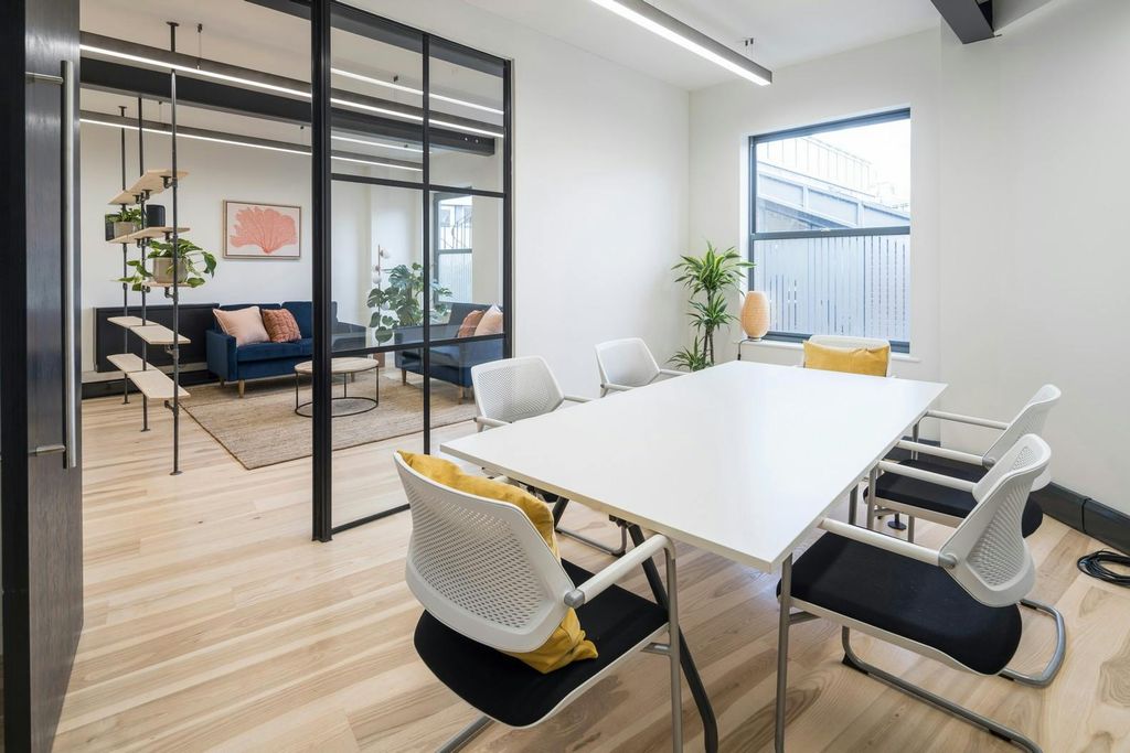 Property photo 3 of 7 Meeting Room
