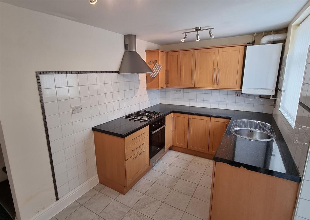 Property photo 3 of 10 Kitchen