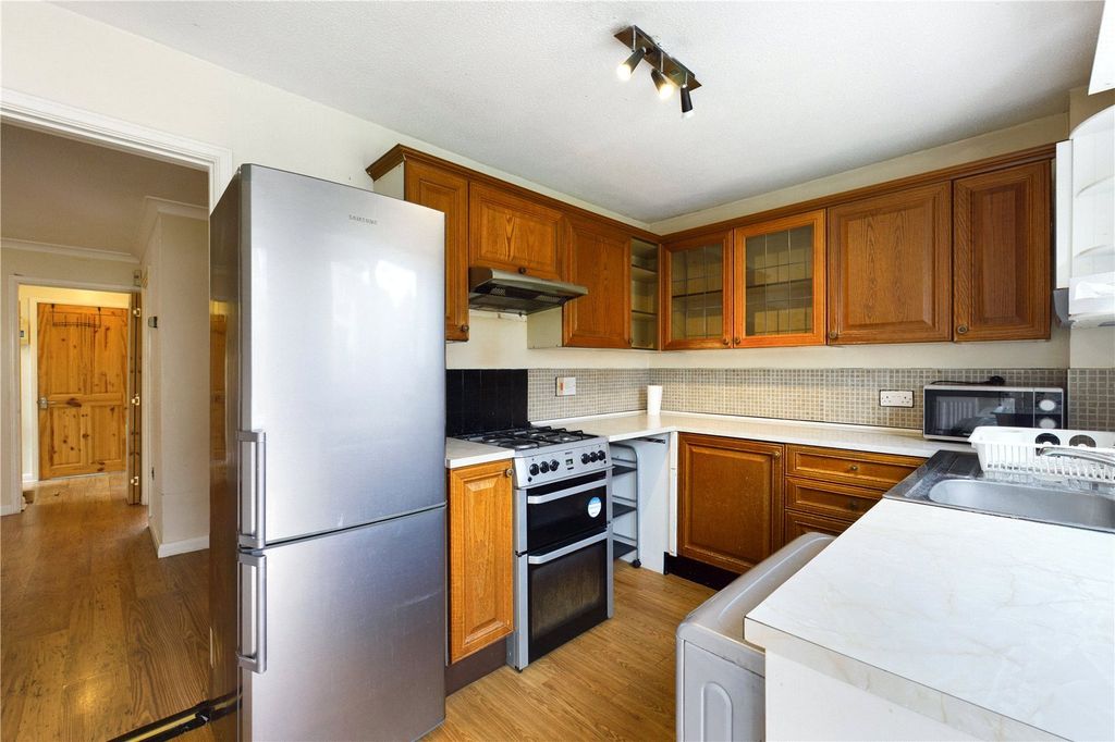 Property photo 3 of 18 Kitchen