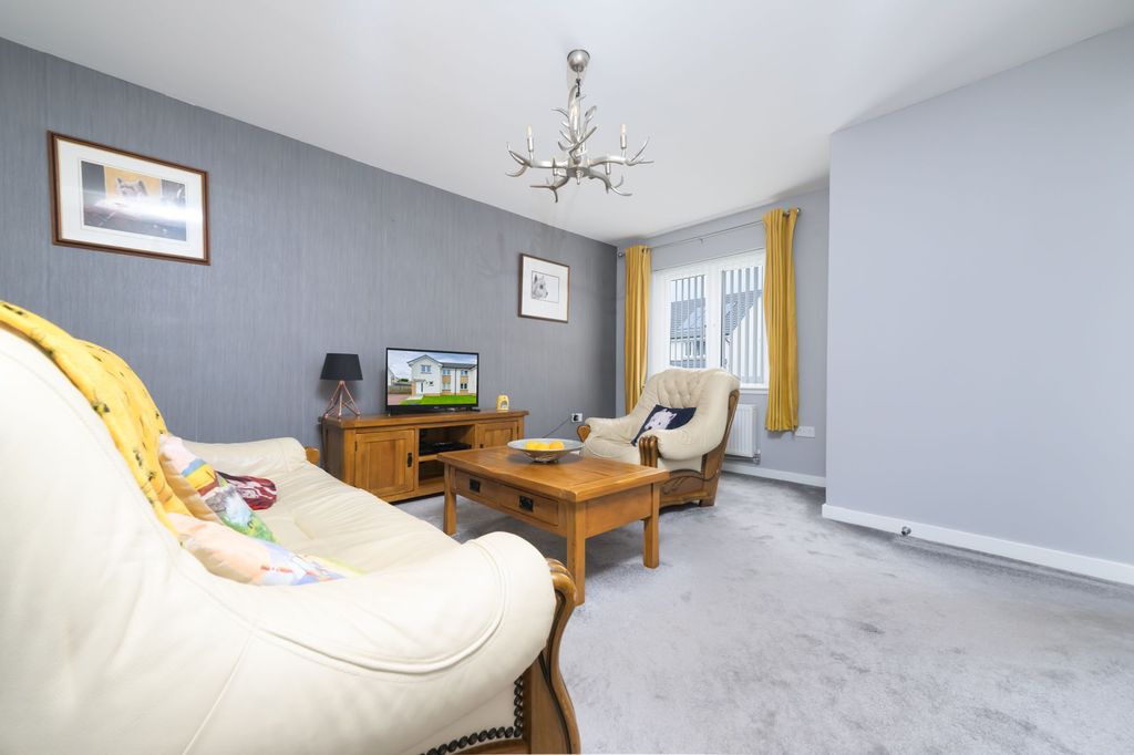 Property photo 2 of 28