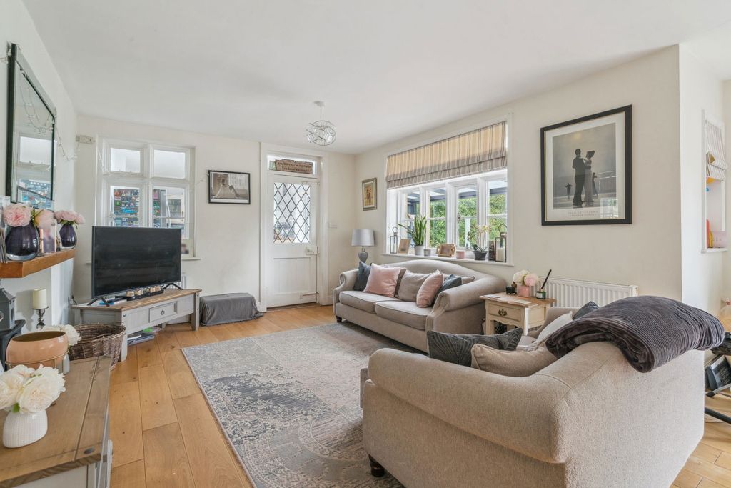 Property photo 2 of 28