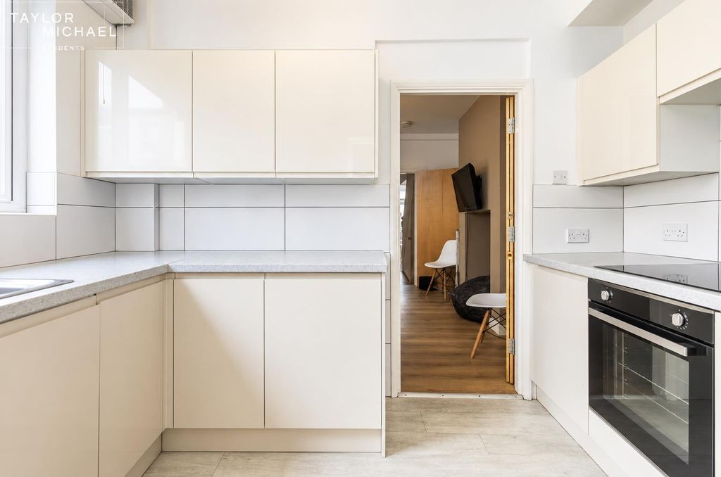 Property photo 1 of 19 Kitchen