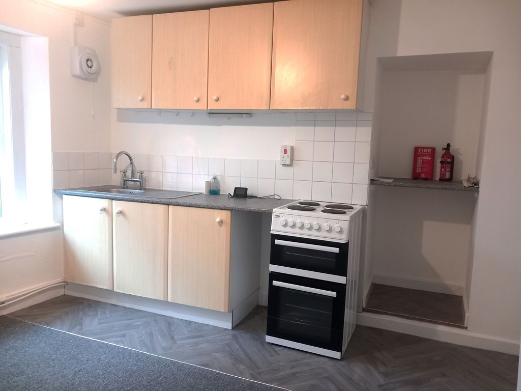 Property photo 2 of 6 Kitchen