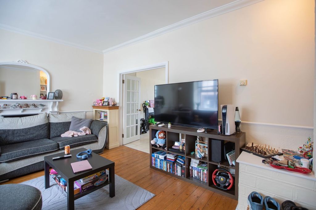 Property photo 3 of 28