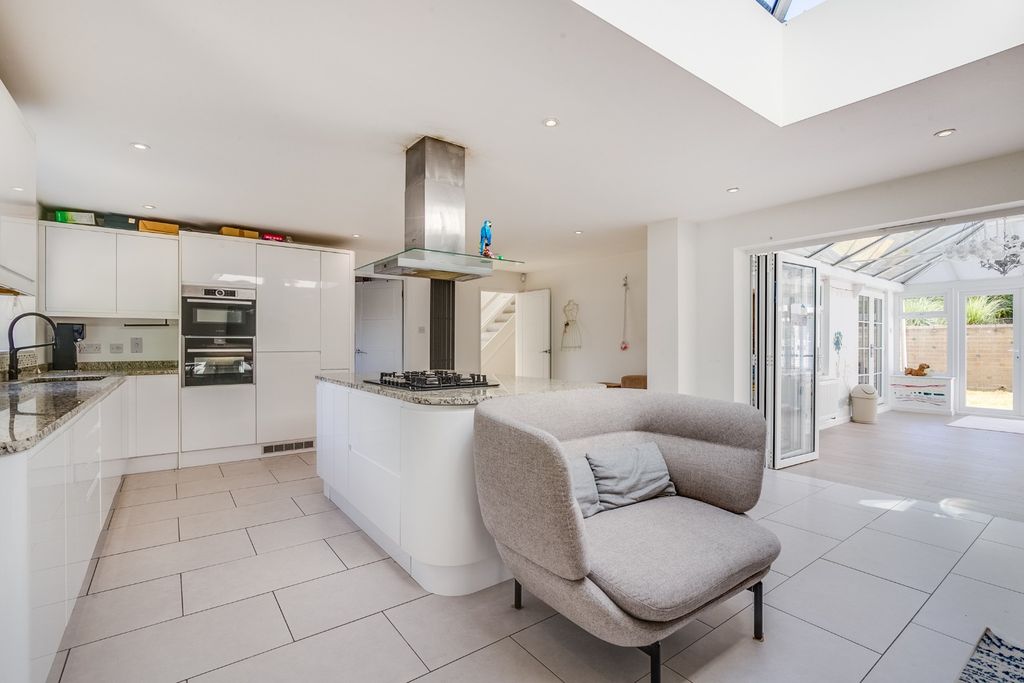 Property photo 3 of 31 2835427