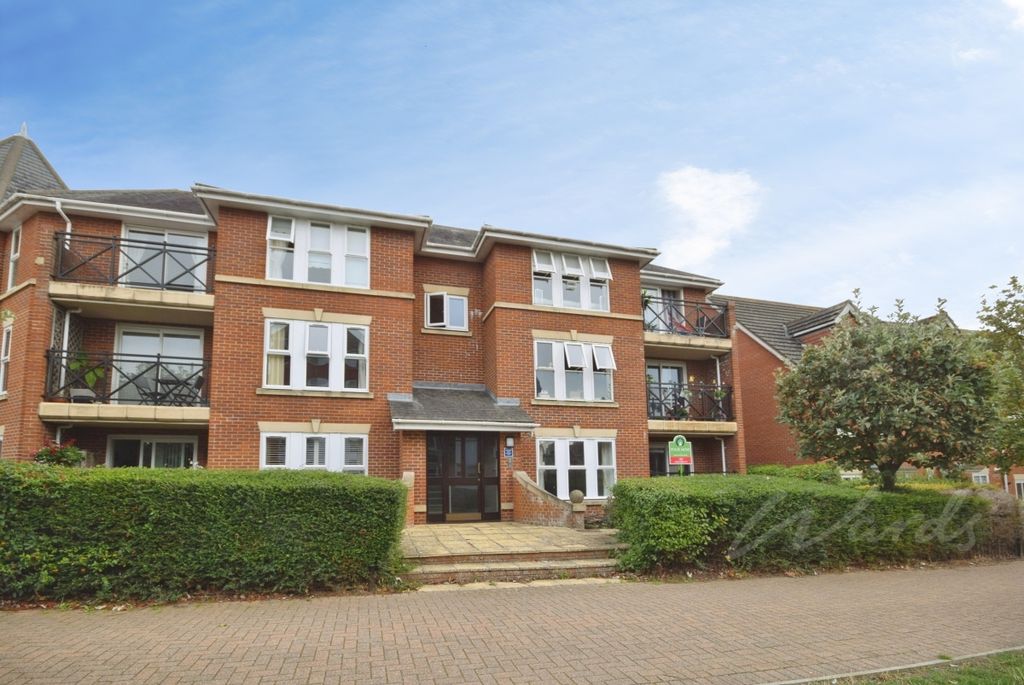 Property photo 1 of 6 Goldcrest Front
