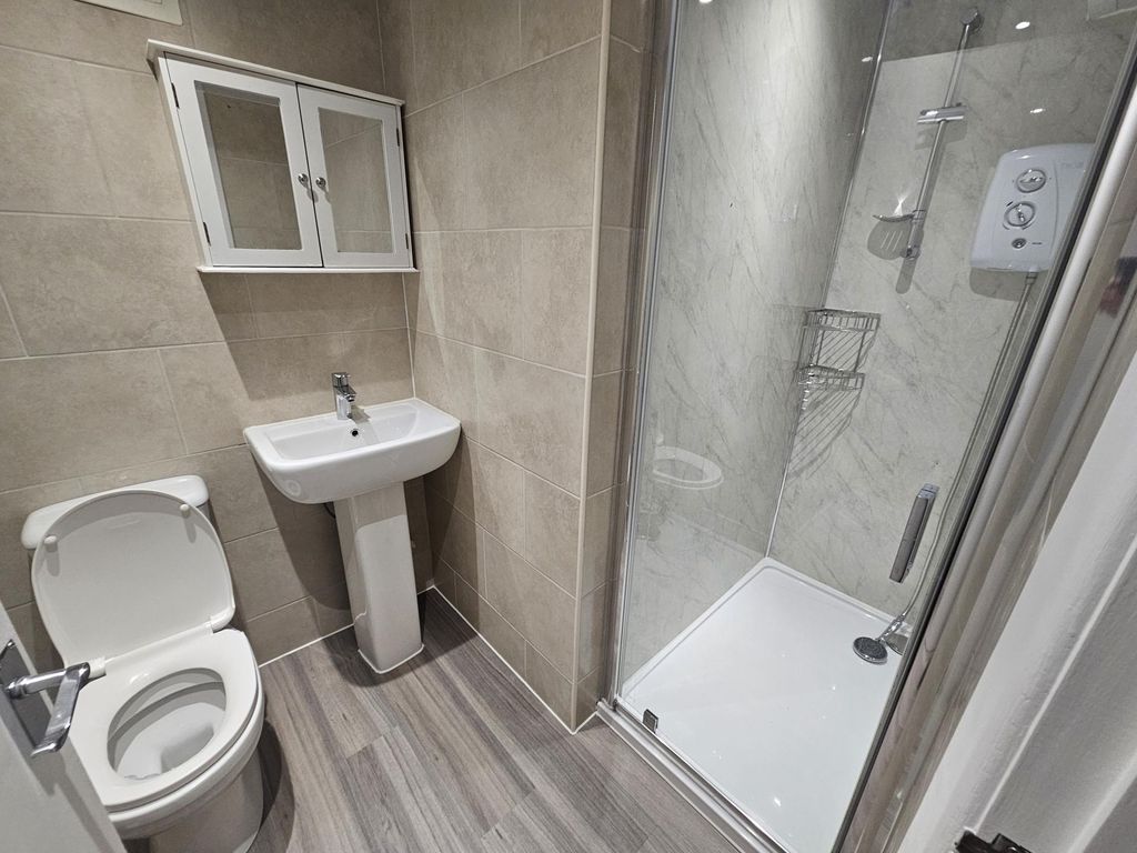 Property photo 3 of 4 A Modern, Tidy Bathroom With A Large Shower Enclos...