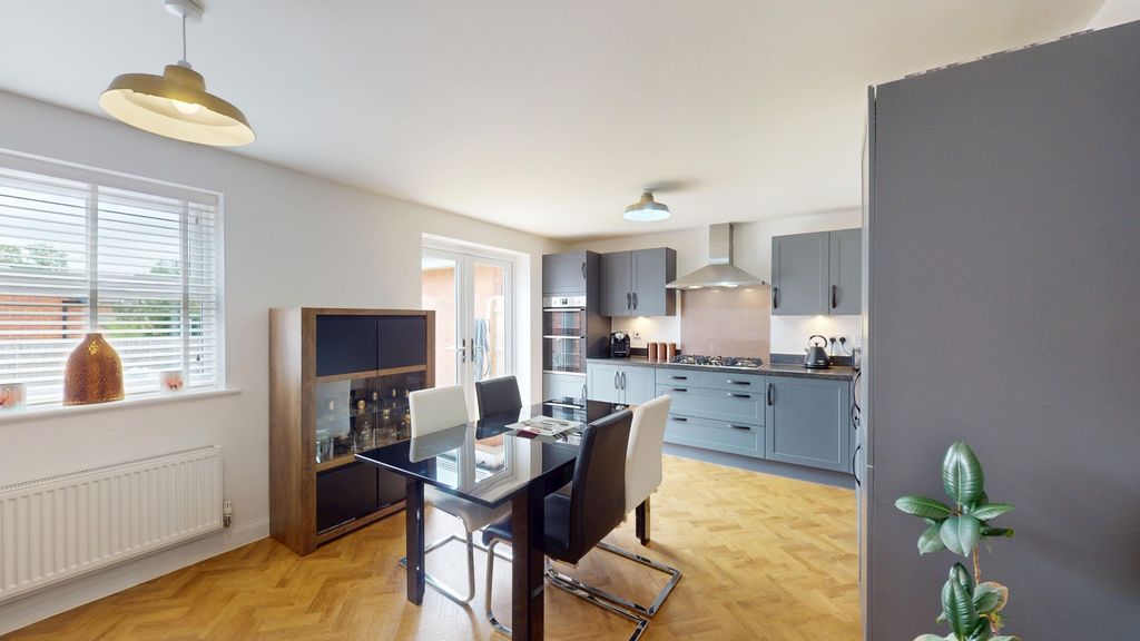 Property photo 2 of 21 3753783