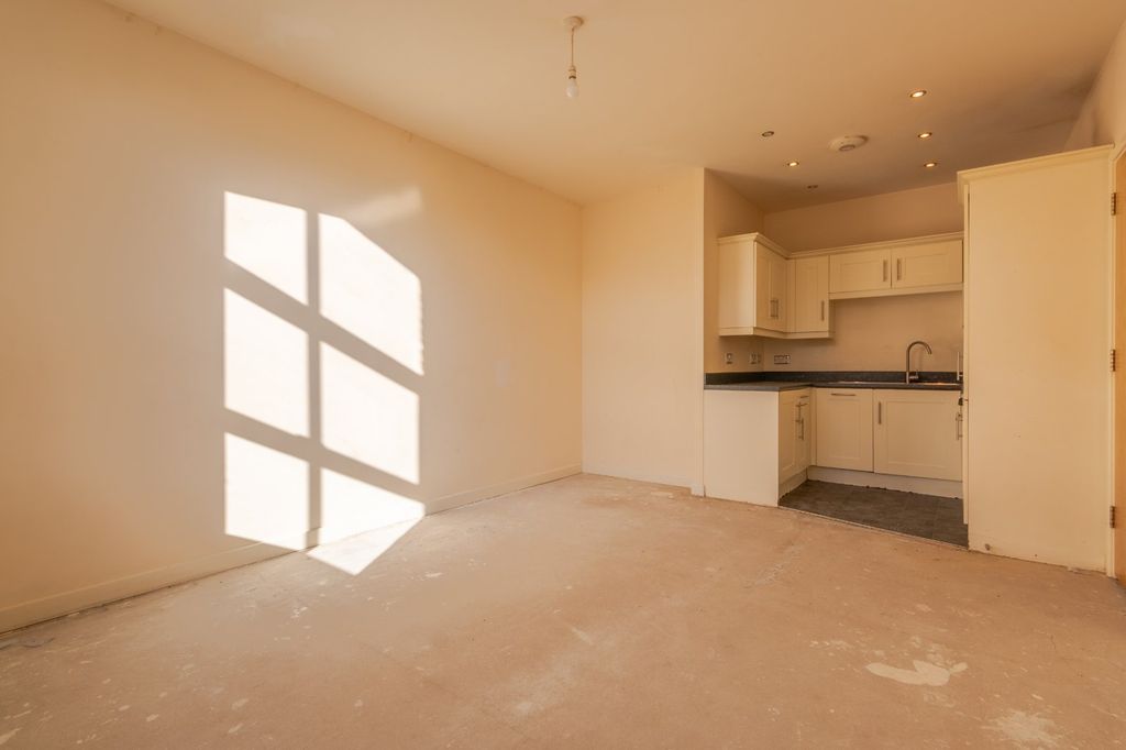 Property photo 3 of 11 Picture No. 20