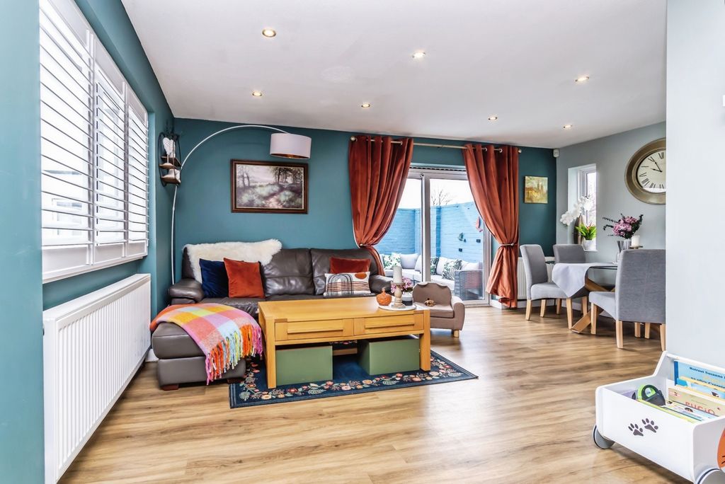 Property photo 2 of 17 Pbox-Img.Jpg