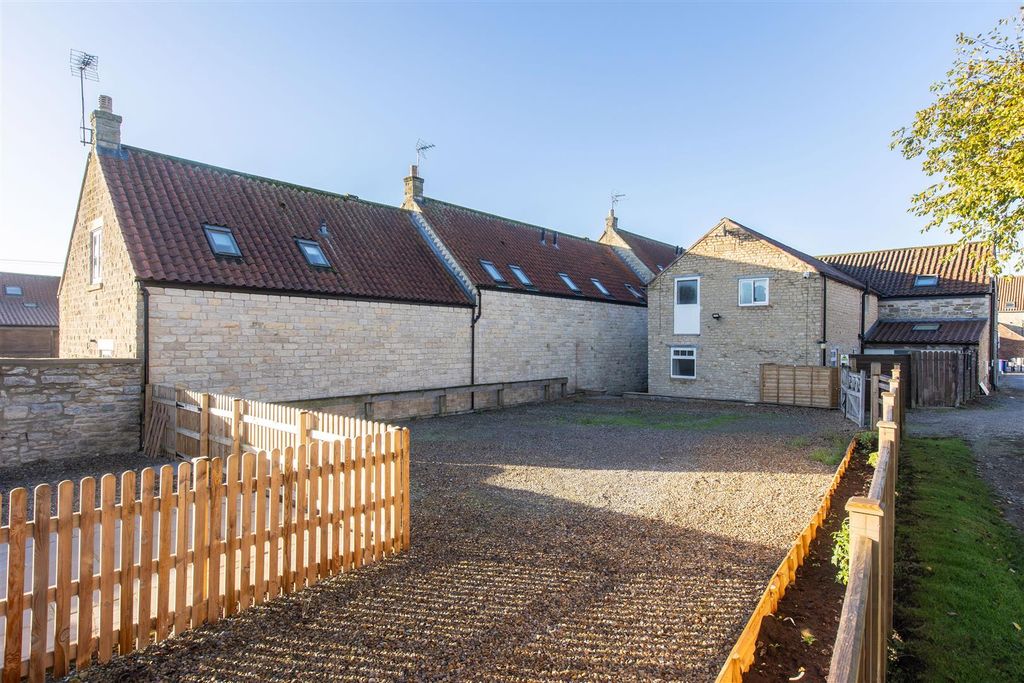 Property photo 2 of 10 Feather Cottage External-6.Jpg