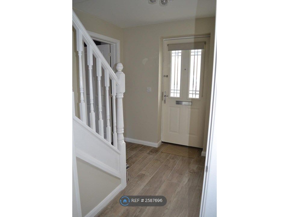 Property photo 2 of 24 Hallway