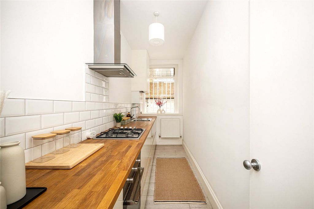 Property photo 3 of 6 Kitchen
