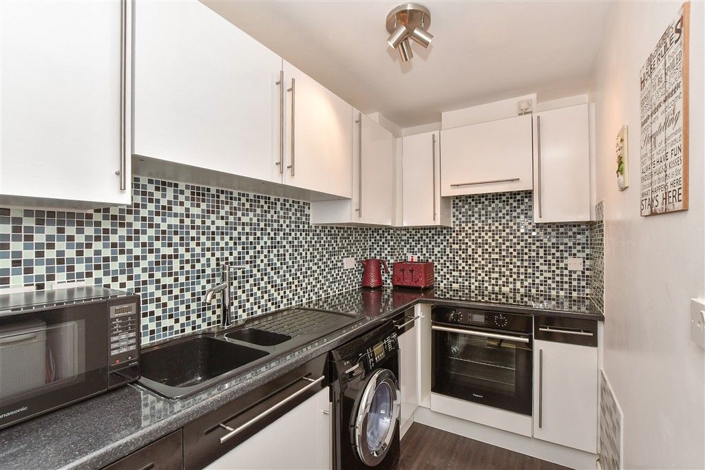 Property photo 3 of 14 Kitchen