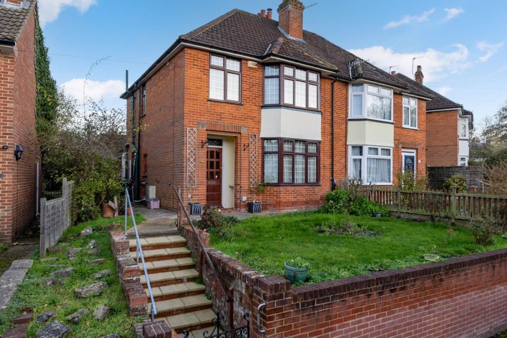 Property photo 2 of 19 101026_25-Ayleswade-Road-2.Jpg