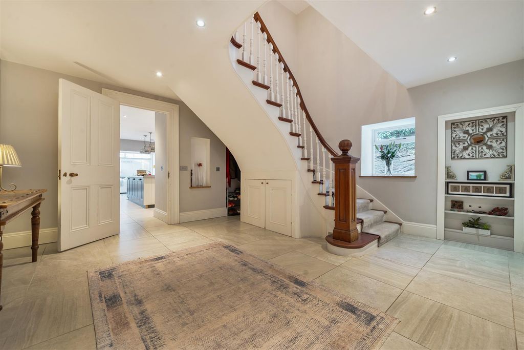 Property photo 3 of 39 Kernock House Entrance Hall