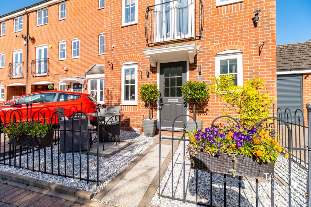 Property photo 2 of 36